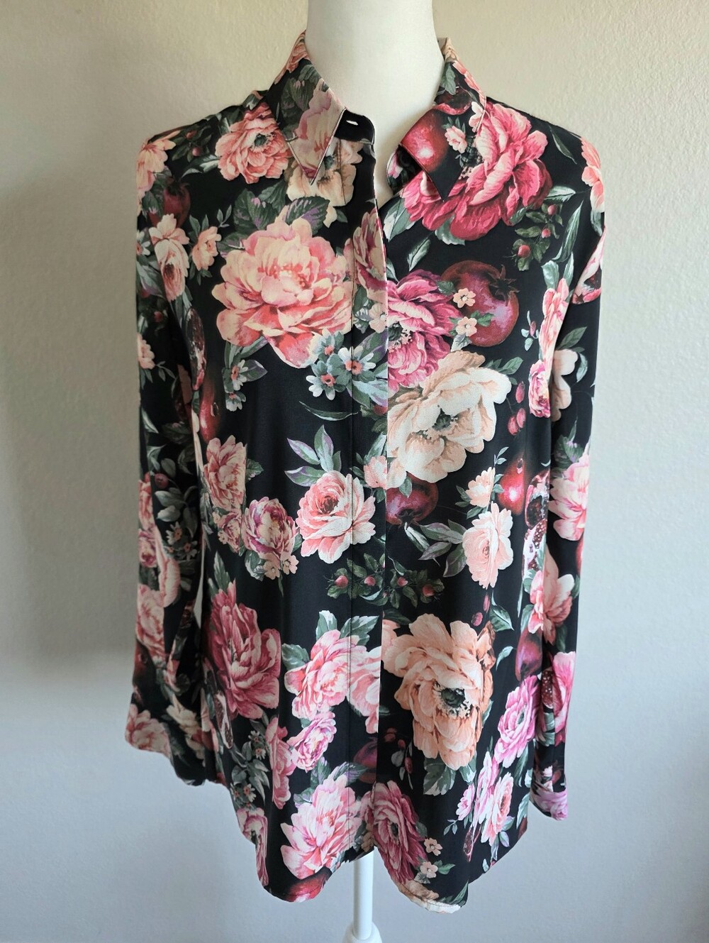 NWT Express Women's M Relaxed Portofino Shirt Blouse Floral Pomegranate Silky